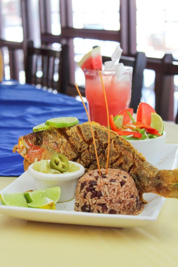 Hotel Partenon Beach & Resort La Ceiba Exterior foto